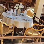 Ξενοδοχείο Bora 2*