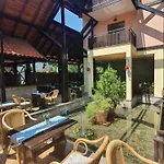 Ξενοδοχείο Bora